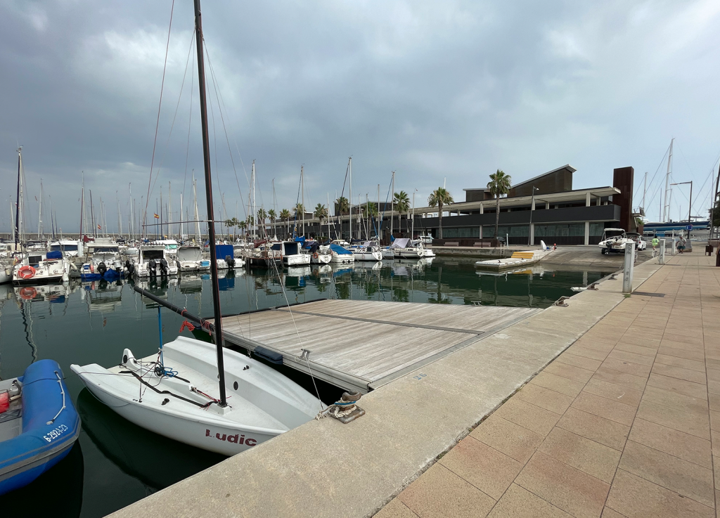 Moll (embarcador) del Port de Badalona.